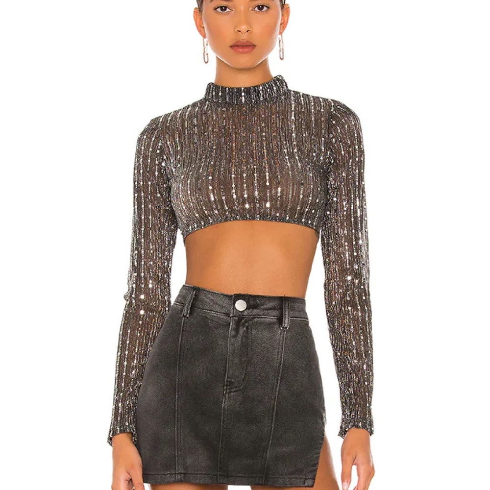 Superdown Metallic Sparkle Mock Neck Crop Top in Silver